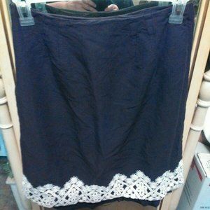 EUC Ann Taylor Loft SZ 8 short laced bottom Skirt
